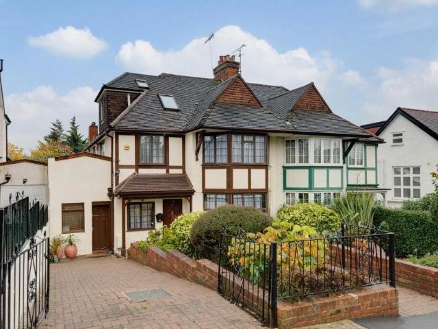 House for sale in Golders Green, Greater London