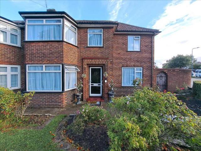 House for sale in Kingsbury, Greater London