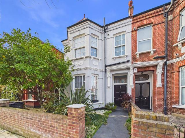 House for sale in Kilburn, Greater London