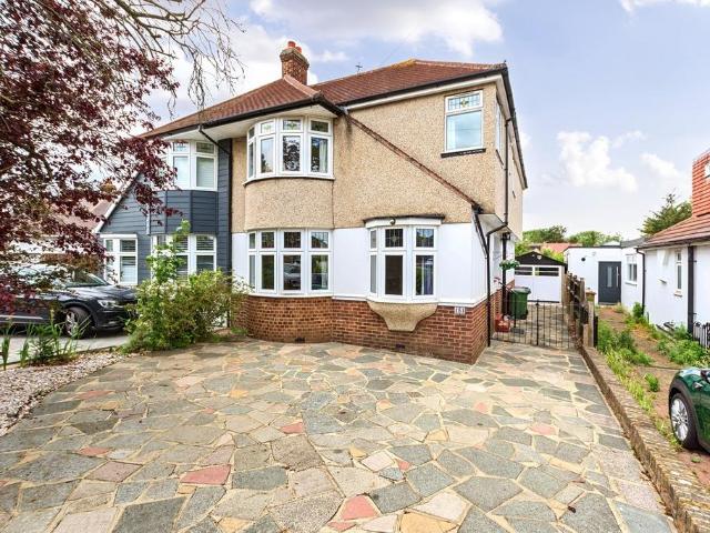 House for sale in Albany Park, Greater London