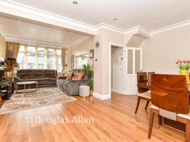 House for sale in Elm Park, Greater London