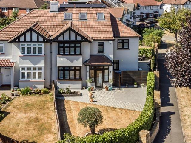 House for sale in Tolworth, Greater London