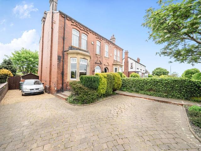 House for sale in Wrenthorpe, West Yorkshire