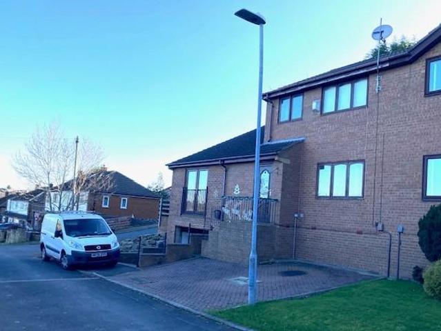 House for sale in Almondbury, West Yorkshire