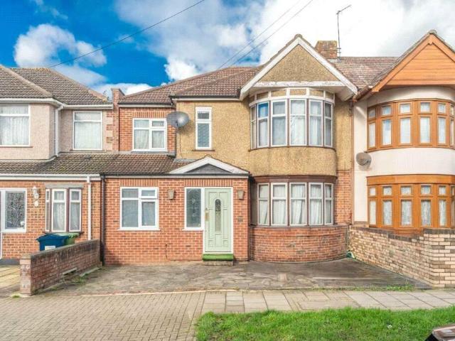 House for sale in Harrow Weald, Greater London