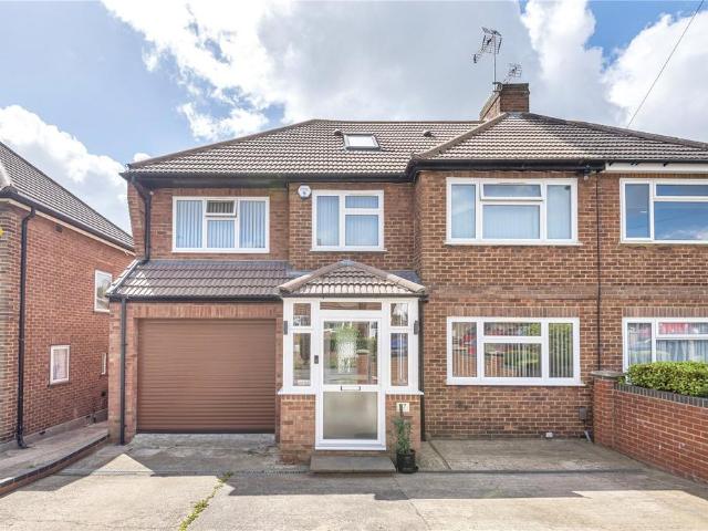 House for sale in Harrow Weald, Greater London