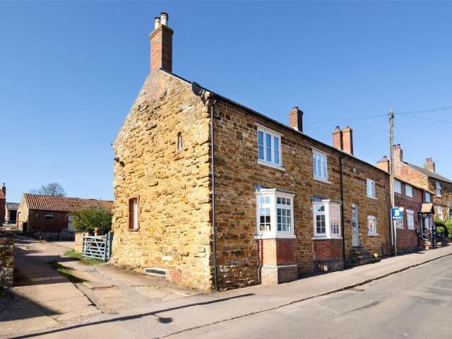 House for sale in Holwell, Brentingby