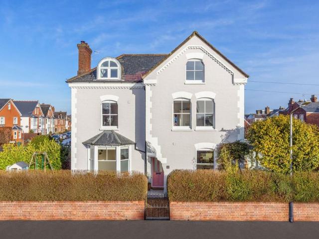 House for sale in Southborough, Sandown Park