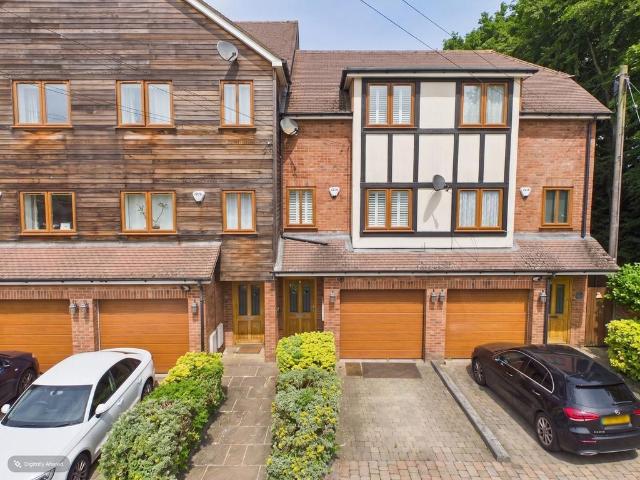House for sale in Batchworth, Hertfordshire