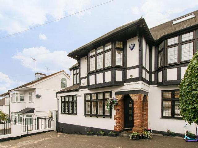 House for sale in Chingford, Greater London
