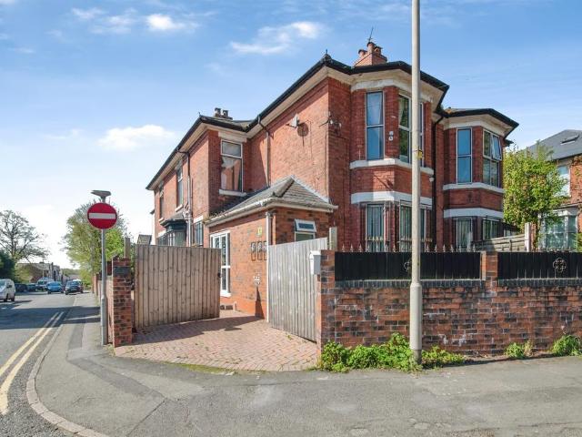 House for sale in Dixons Green, West Midlands