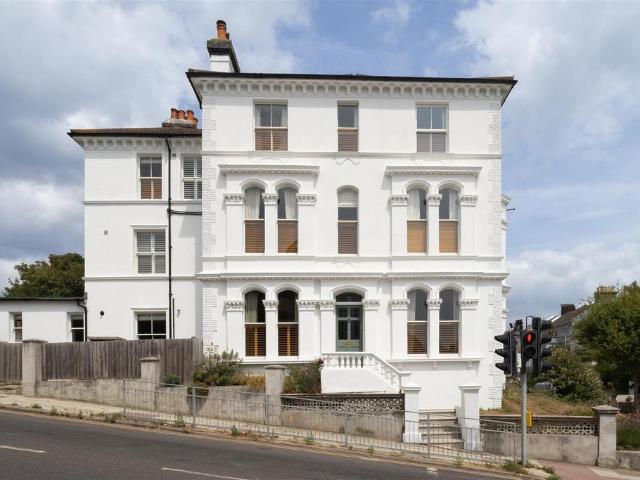 House for sale in Bohemia, Guestling Green