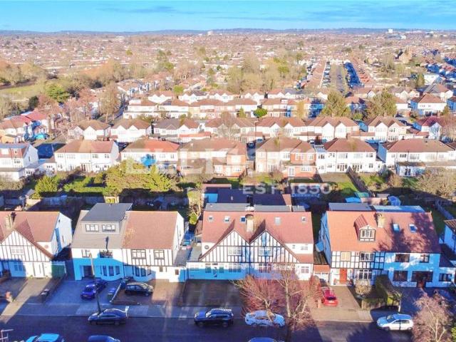 House for sale in Kenton, Greater London