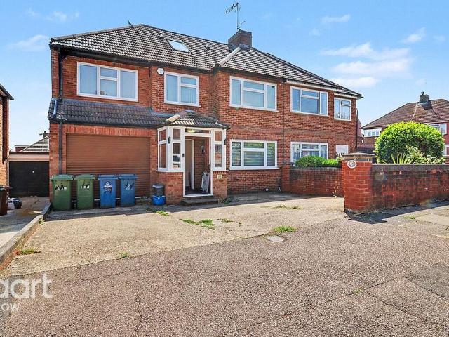 House for sale in Harrow Weald, Greater London