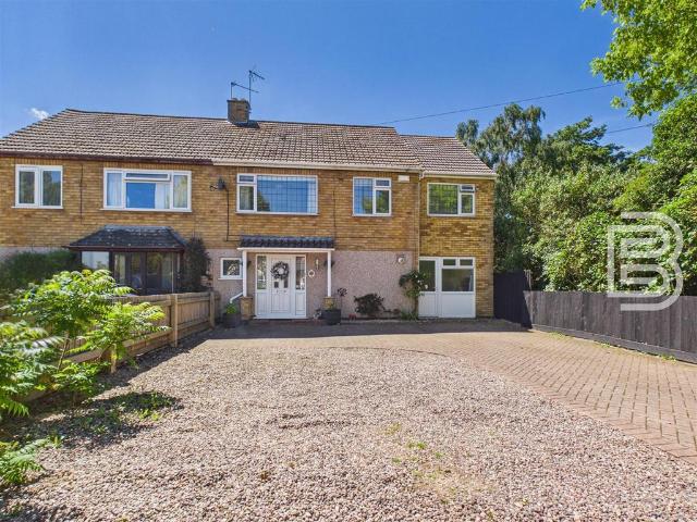 House for sale in Cawston, New Bilton