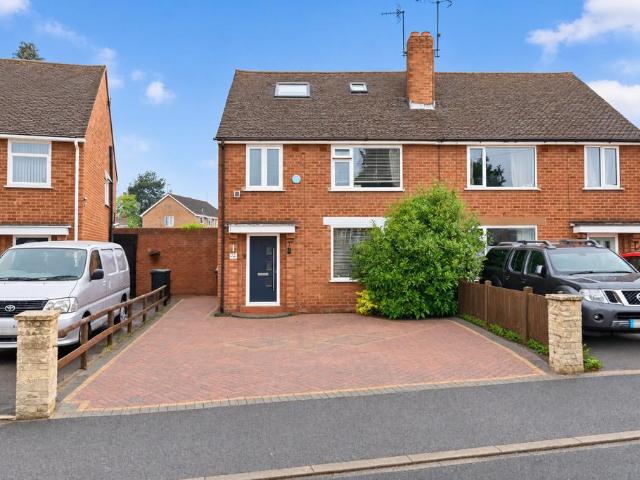 House for sale in Lower Wick, Worcestershire