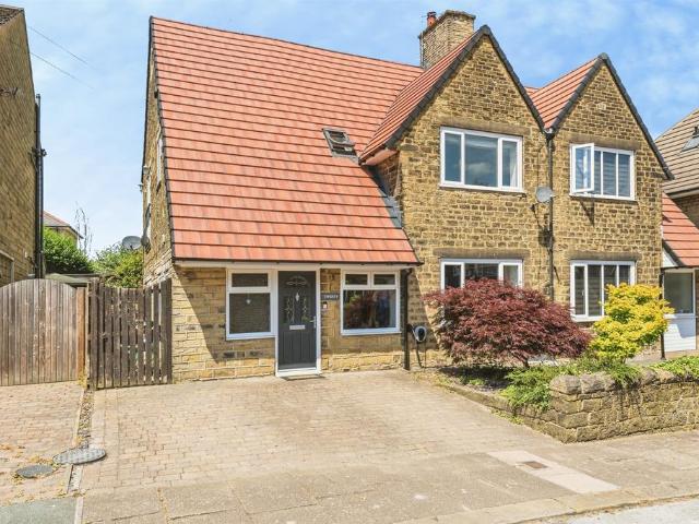 House for sale in Lindley, West Yorkshire