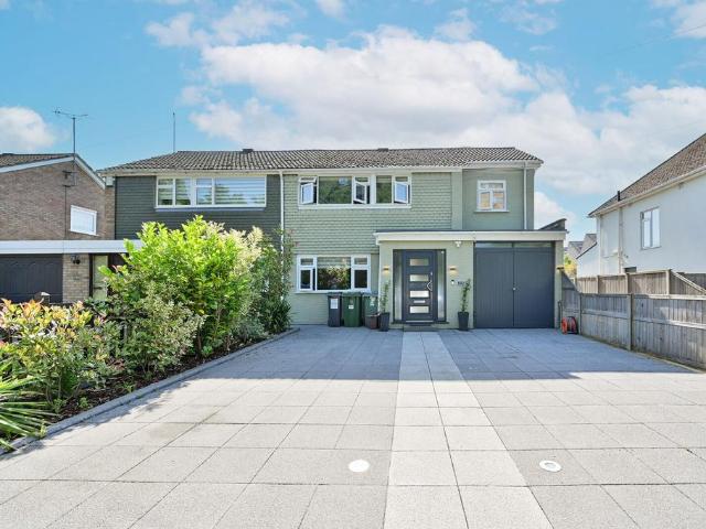 House for sale in Batchworth, Hertfordshire