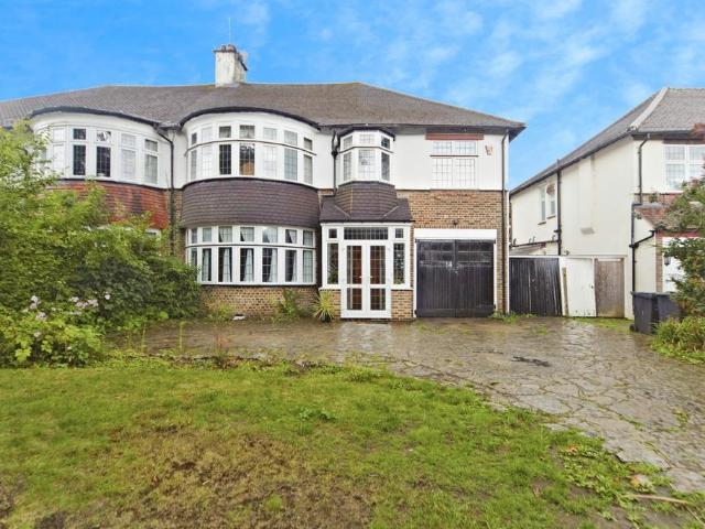House for sale in London Borough of Croydon, Sanderstead