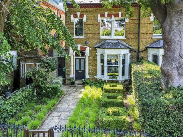 House for sale in Muswell Hill, Greater London