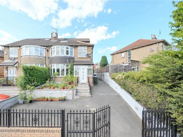 House for sale in Hollin Park, Oakwood
