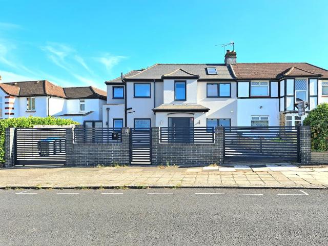 House for sale in Greater London