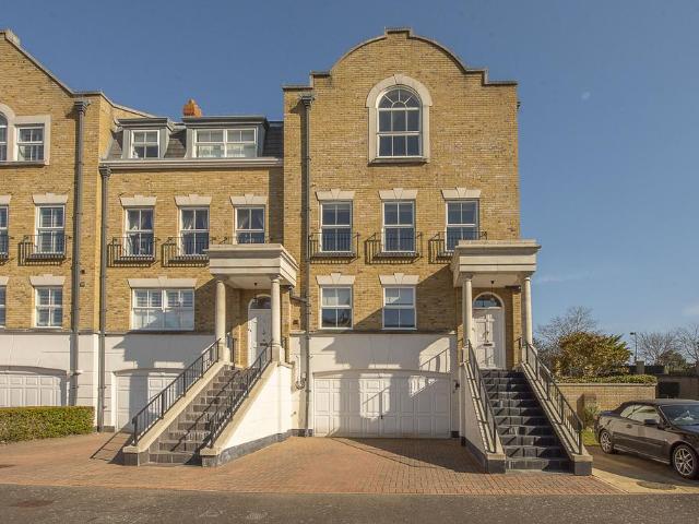 House for sale in Blackhills, Surrey