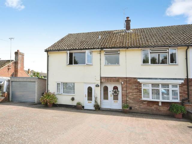 House for sale in Chipping Hill, Essex
