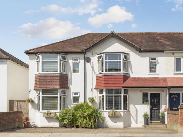 House for sale in Hook, Greater London