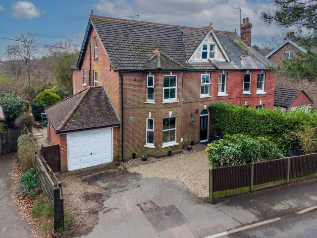 House for sale in Jarvis Brook, Cross In Hand
