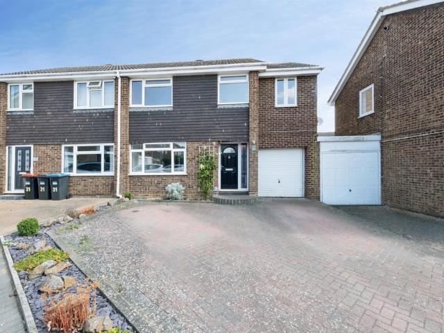 House for sale in Poets Estate, Newport Pagnell