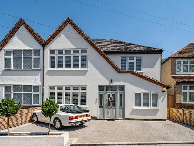 House for sale in West Wickham, Greater London