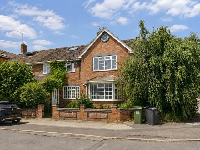 House for sale in Bennetts End, Pouchen End