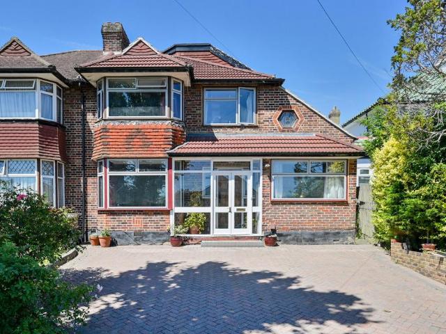 House for sale in Stoneleigh, Ewell