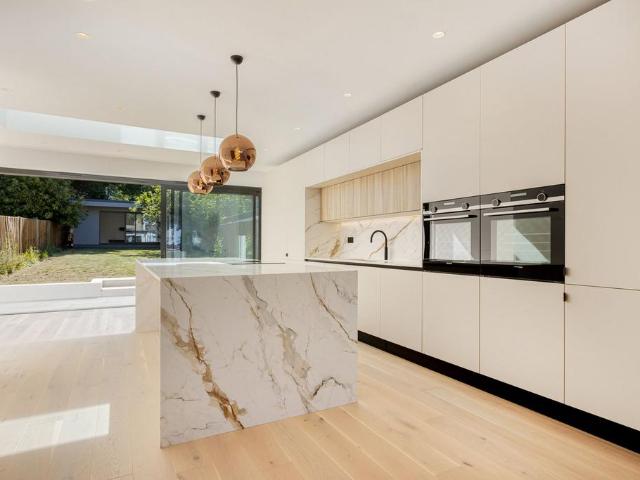 House for sale in West Finchley, Greater London