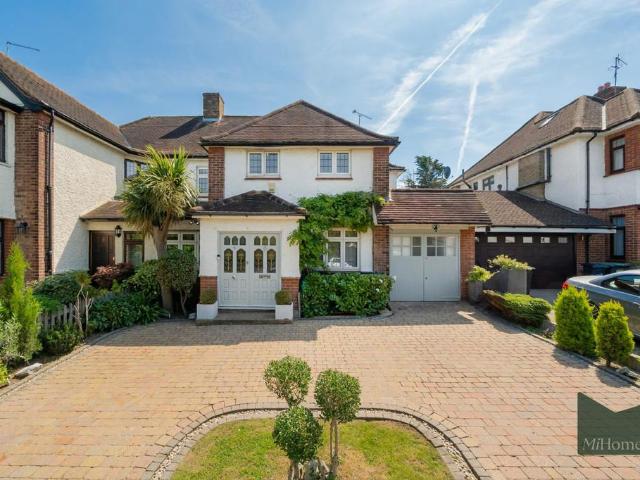 House for sale in Southgate, Greater London