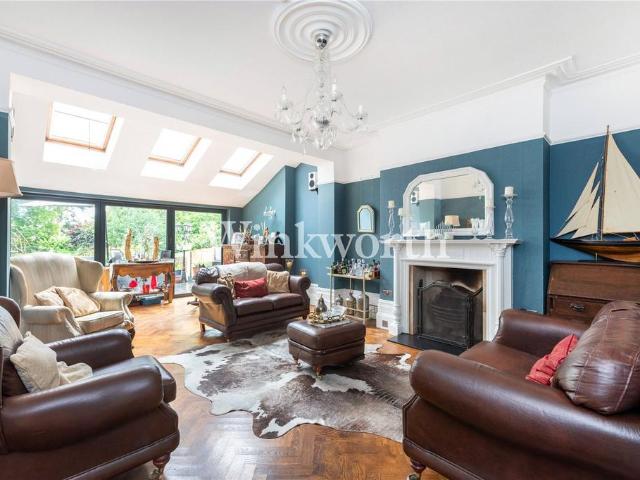 House for sale in Palmers Green, Greater London
