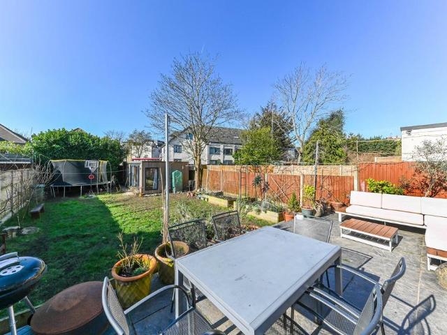 House for sale in Brondesbury, Greater London