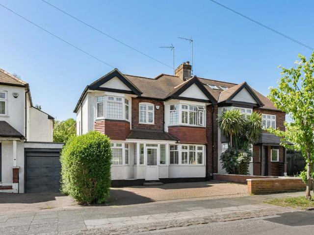 House for sale in Friern Barnet, Greater London