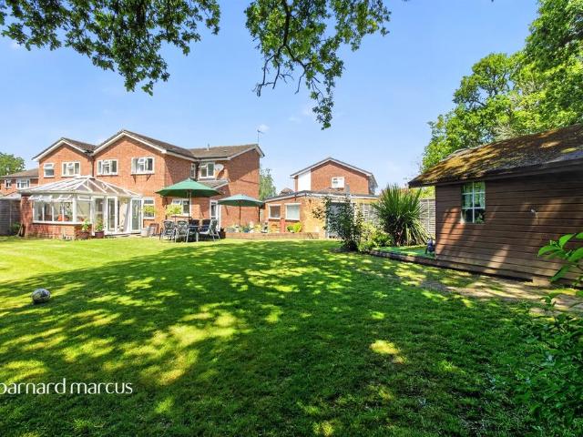 House for sale in Whitebushes, Red Hill