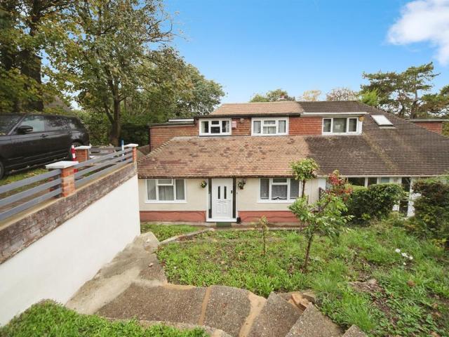 House for sale in Spring Park, Luton
