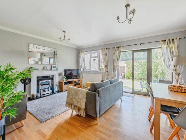 House for sale in Woodhatch, Red Hill