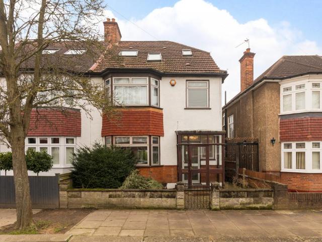 House for sale in Nunhead, Greater London