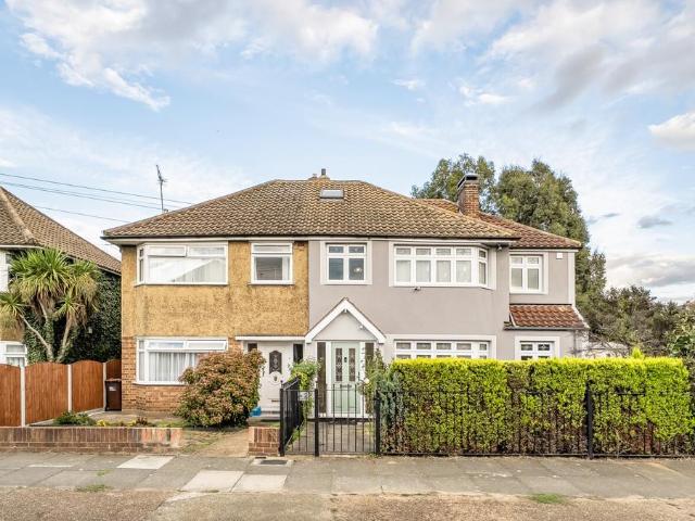 House for sale in Aveley, Essex
