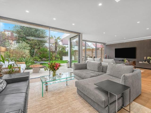 House for sale in East Sheen, Greater London