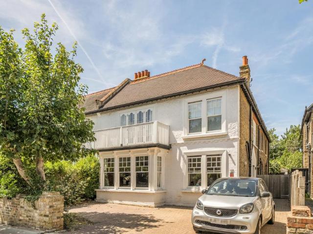 House for sale in London Borough of Merton, Mitcham