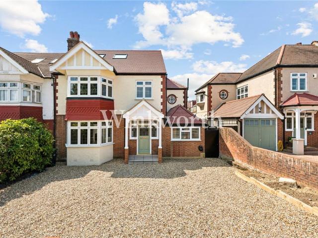 House for sale in Palmers Green, Greater London