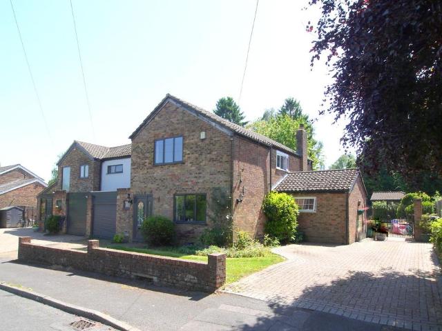House for sale in The Butts, Kent