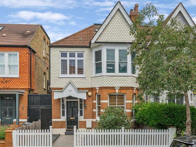 House for sale in London Borough of Hounslow, Strand
