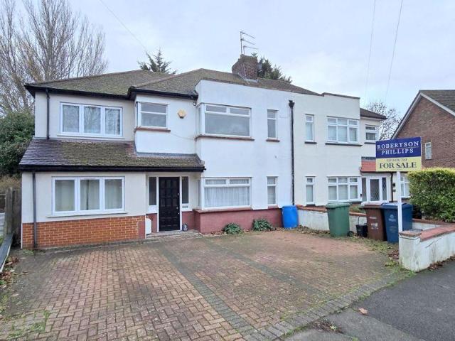 House for sale in Hatch End, Greater London